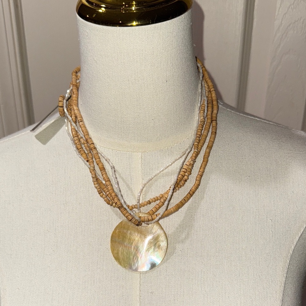 Elegant Shell Pendant Necklace with Wooden Beads